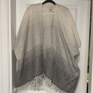 American Eagle Outfitters Gray and Cream Poncho